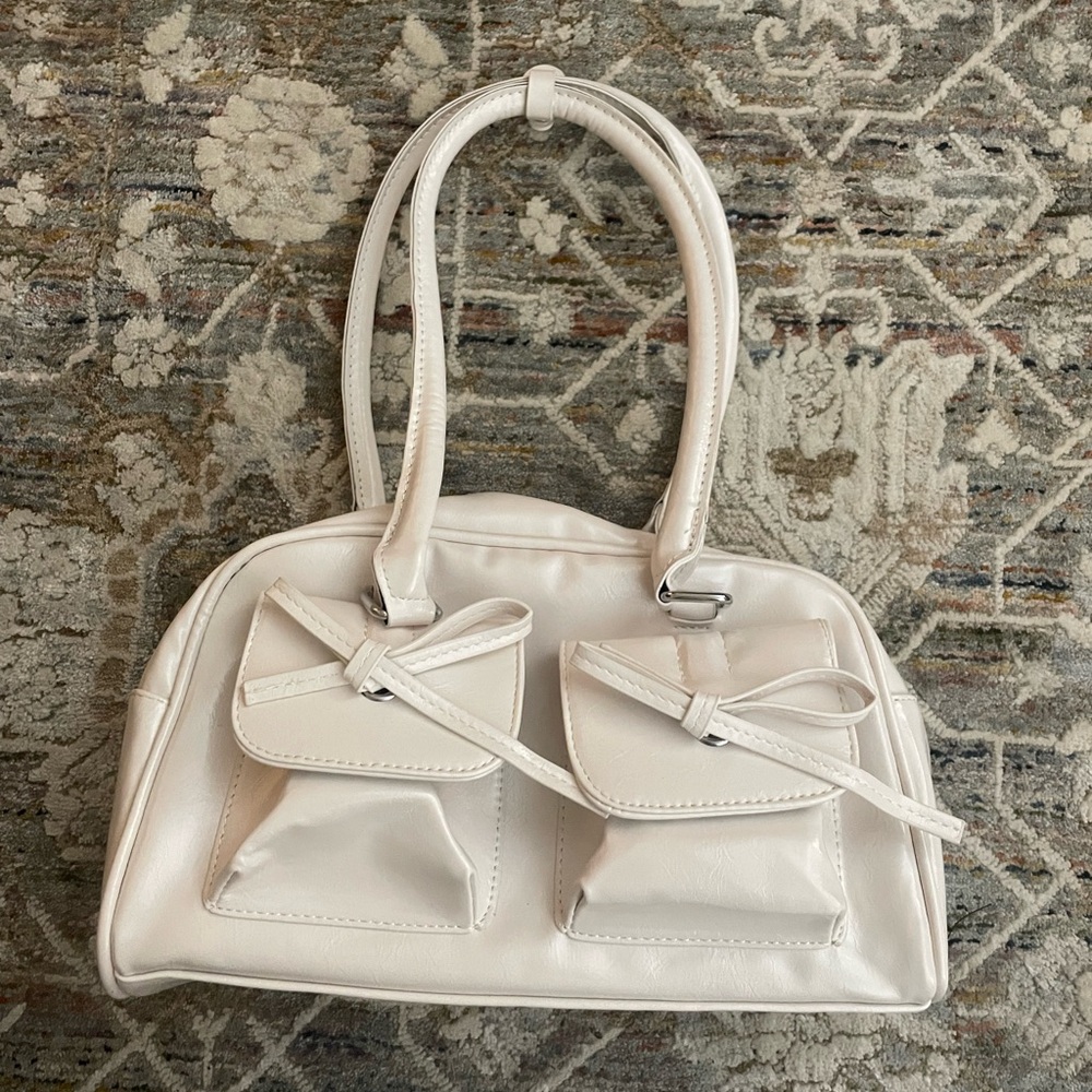 White shoulder bag with bows